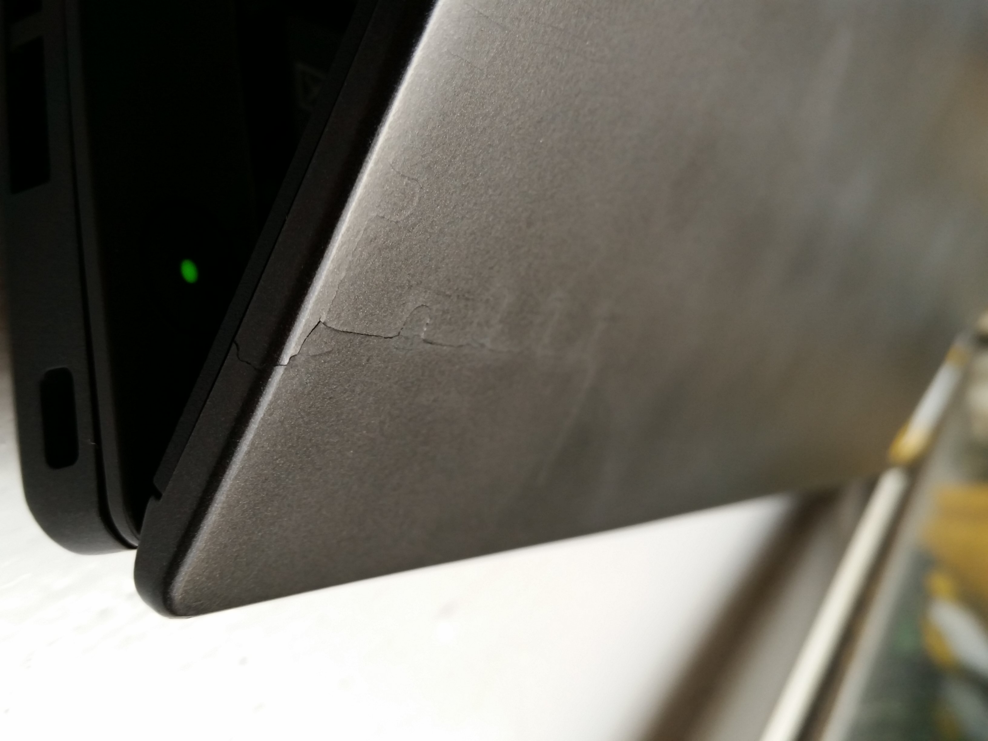 T431s LID cracking around hinge, warranty? thinkpad