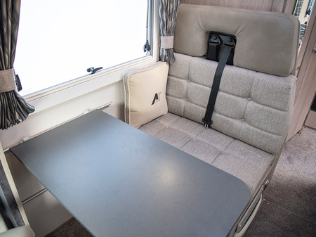 Nuevo es travel seats and dining table